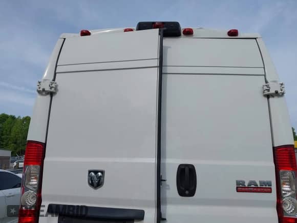 2018 Ram ProMaster Cargo с VIN 3C6URVJG0JE114581, выставлен на аукционе IAAI как лот 42100005 с пробегом 328 246 миль миль и . История ставок и продаж доступна на DreamBid. Изображение 16.
