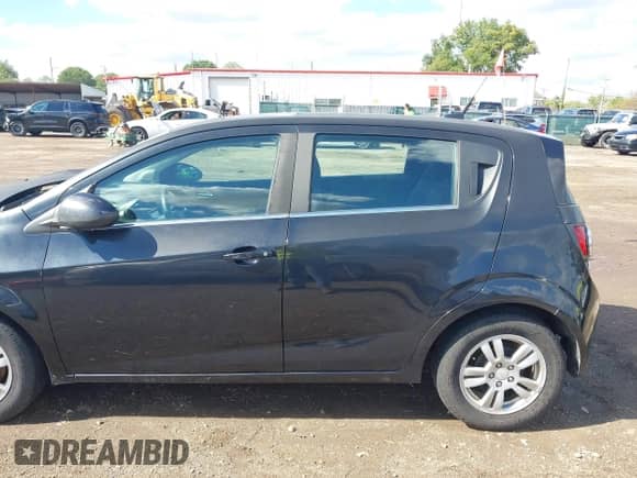 2014 Chevrolet Sonic LT с VIN 1G1JC6SB9E4142899, выставлен на аукционе IAAI как лот 43401507 с пробегом 188 793 миль миль и . История ставок и продаж доступна на DreamBid. Изображение 14.