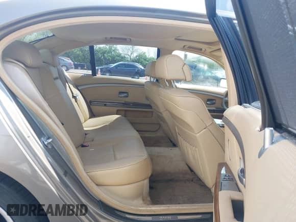 2006 BMW 7 Series 750Li z VIN WBAHN83536DT39909, wystawiony jako IAAI lot #42159139 z przebiegiem 107 734 mil mil oraz . Historia ofert i sprzedaży dostępna na DreamBid. Obrazek 8.