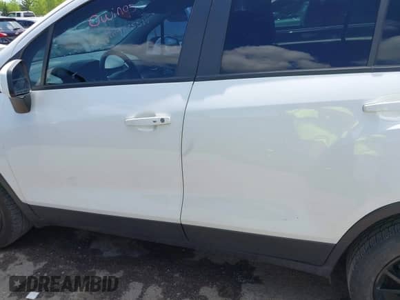 2021 Chevrolet Trax LT z VIN KL7CJLSB7MB360173, wystawiony jako IAAI lot #42123356 z przebiegiem 106 102 mil mil oraz . Historia ofert i sprzedaży dostępna na DreamBid. Obrazek 15.