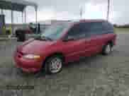 1998 Dodge Caravan LE z VIN 1B4GP54L7WB575217, wystawiony jako Copart lot #56953575 z przebiegiem 190 564 mil mil oraz Szkoda całkowita • Salvage title. Historia ofert i sprzedaży dostępna na DreamBid. Obrazek 1.