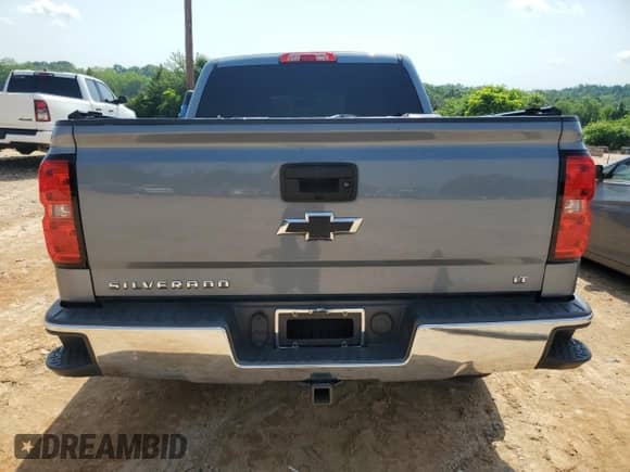 2016 Chevrolet Silverado 1500 LT z VIN 3GCPCREC9GG197947, wystawiony jako Copart lot #57038115 z przebiegiem 336 866 mil mil oraz Szkoda całkowita • Salvage title. Historia ofert i sprzedaży dostępna na DreamBid. Obrazek 6.