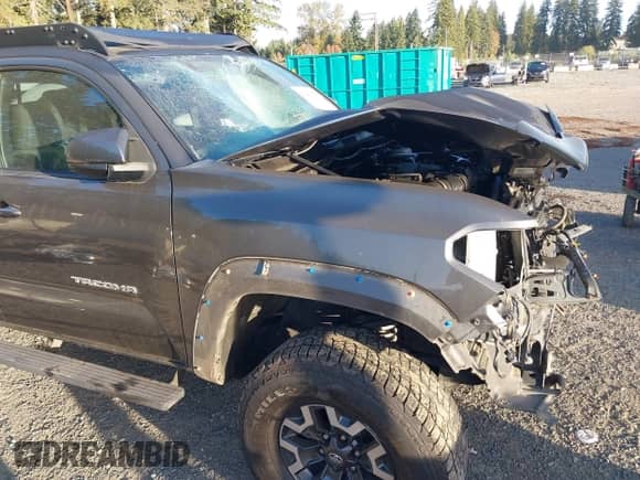 2017 Toyota Tacoma SR5 z VIN 3TMCZ5AN7HM089004, wystawiony jako IAAI lot #43401587 z przebiegiem 103 356 mil mil oraz . Historia ofert i sprzedaży dostępna na DreamBid. Obrazek 18.