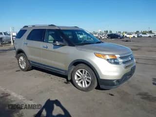 2011 Ford Explorer XLT z VIN 1FMHK7D83BGA65727, wystawiony jako IAAI lot #43366624 z przebiegiem 81 455 mil mil oraz . Historia ofert i sprzedaży dostępna na DreamBid. Obrazek 1.