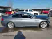 2012 BMW 3 Series 328i xDrive z VIN WBAKF5C58CE656544, wystawiony jako IAAI lot #41475747 z przebiegiem 109 222 mil mil oraz . Historia ofert i sprzedaży dostępna na DreamBid. Obrazek 14.