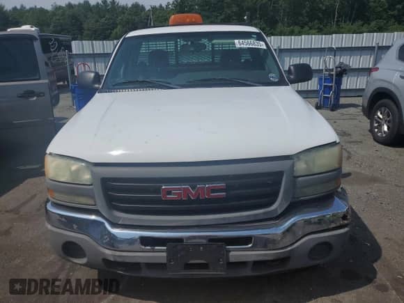 2005 GMC Sierra 1500 Work Truck z VIN 1GTEC14X55Z141000, wystawiony jako Copart lot #64566835 z przebiegiem 159 276 mil mil oraz Czysty tytuł • Clean title. Historia ofert i sprzedaży dostępna na DreamBid. Obrazek 5.