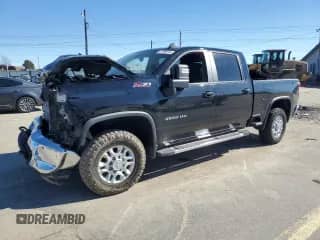 2020 Chevrolet Silverado 3500HD LT z VIN 1GC4YTEYXLF347833, wystawiony jako Copart lot #47198315 z przebiegiem Nie podano mil oraz Szkoda całkowita • Salvage title. Historia ofert i sprzedaży dostępna na DreamBid. Obrazek 1.