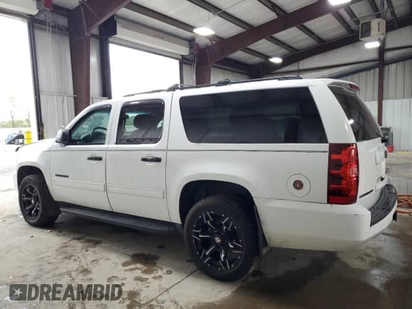 2011 Chevrolet Suburban LS with VIN 1GNSCHE06BR177102, listed as a Copart auction lot 82267595 with 190,315 mi miles and Clean title. Bid and sale history available at DreamBid. Image 2.