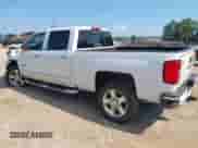 2017 Chevrolet Silverado 2500HD LT z VIN 1GC1KVEY9HF181540, wystawiony jako IAAI lot #43017957 z przebiegiem 198 394 mil mil oraz . Historia ofert i sprzedaży dostępna na DreamBid. Obrazek 3.