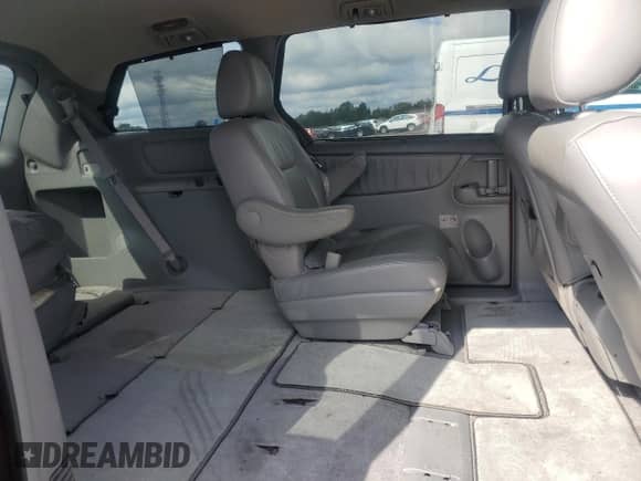 2009 Toyota Sienna XLE с VIN 5TDZK22C39S252050, выставлен на аукционе Copart как лот 81192095 с пробегом 137 814 миль миль и Списание • Salvage title. История ставок и продаж доступна на DreamBid. Изображение 11.