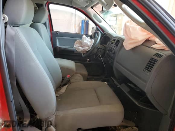 2006 Dodge Dakota ST с VIN 1D7HE22K36S708972, выставлен на аукционе Copart как лот 64453625 с пробегом Не указан миль и Списание • Salvage title. История ставок и продаж доступна на DreamBid. Изображение 10.