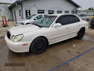 2004 Hyundai Sonata z VIN KMHWF25H74A041613, wystawiony jako Copart lot #58448225 z przebiegiem 175 768 mil mil oraz Szkoda całkowita • Salvage title. Historia ofert i sprzedaży dostępna na DreamBid. Obrazek 1.