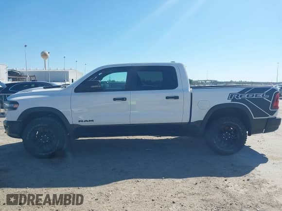 2025 Ram 1500 Rebel z VIN 1C6SRFLP7SN578409, wystawiony jako IAAI lot #41708841 z przebiegiem 18 153 mil mil oraz . Historia ofert i sprzedaży dostępna na DreamBid. Obrazek 14.