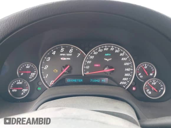 2006 Chevrolet Corvette Z06 с VIN 1G1YY26E565126935, выставлен на аукционе IAAI как лот 41501598 с пробегом 71 842 миль миль и . История ставок и продаж доступна на DreamBid. Изображение 7.