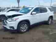 2018 Chevrolet Traverse LT Cloth z VIN 1GNEVGKW5JJ264075, wystawiony jako IAAI lot #43115703 z przebiegiem 121 358 mil mil oraz . Historia ofert i sprzedaży dostępna na DreamBid. Obrazek 2.