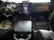 2021 Ram 1500 Limited z VIN 1C6SRFHM4MN819425, wystawiony jako Copart lot #54007005 z przebiegiem 80 648 mil mil oraz Szkoda całkowita • Salvage title. Historia ofert i sprzedaży dostępna na DreamBid. Obrazek 8.