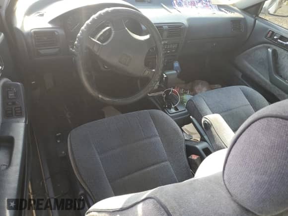 1992 Honda Accord с VIN 1HGCB7277NA020517, выставлен на аукционе Copart как лот 85185835 с пробегом 280 563 миль миль и Списание • Salvage title. История ставок и продаж доступна на DreamBid. Изображение 8.