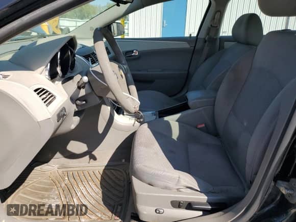 2012 Chevrolet Malibu 1LS z VIN 1G1ZB5E09CF225177, wystawiony jako Copart lot #80179275 z przebiegiem 163 635 mil mil oraz Czysty tytuł • Clean title. Historia ofert i sprzedaży dostępna na DreamBid. Obrazek 7.