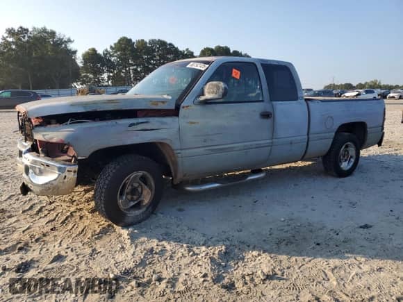1999 Dodge 1500 z VIN 3B7HC12Y4XG177384, wystawiony jako Copart lot #80792125 z przebiegiem 136 578 mil mil oraz Szkoda całkowita • Salvage title. Historia ofert i sprzedaży dostępna na DreamBid. Obrazek 1.