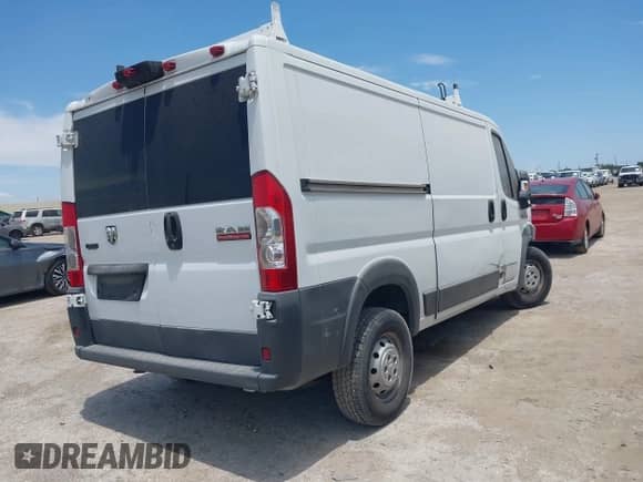 2015 Ram ProMaster Cargo z VIN 3C6TRVAG2FE513737, wystawiony jako IAAI lot #42893845 z przebiegiem 189 636 mil mil oraz . Historia ofert i sprzedaży dostępna na DreamBid. Obrazek 4.