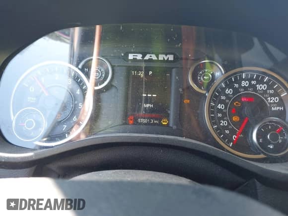 2020 Ram 1500 Big Horn z VIN 1C6SRFBT2LN214446, wystawiony jako IAAI lot #43329392 z przebiegiem 57 501 mil mil oraz . Historia ofert i sprzedaży dostępna na DreamBid. Obrazek 7.