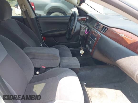 2010 Chevrolet Impala LS z VIN 2G1WA5EK2A1130942, wystawiony jako IAAI lot #43203841 z przebiegiem 185 462 mil mil oraz . Historia ofert i sprzedaży dostępna na DreamBid. Obrazek 5.