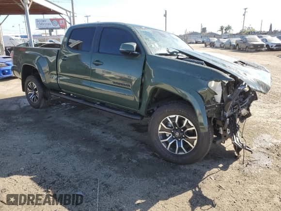 2022 Toyota Tacoma SR5 z VIN 3TMDZ5BN9NM133972, wystawiony jako Copart lot #50102025 z przebiegiem 12 598 mil mil oraz Szkoda całkowita • Salvage title. Historia ofert i sprzedaży dostępna na DreamBid. Obrazek 4.
