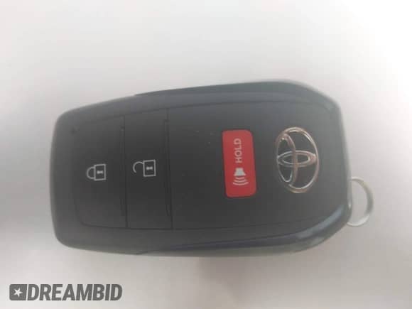 2025 Toyota Sienna XLE with VIN 5TDJSKFCXSS173486, listed as a IAAI auction lot 43421810 with 6,101 mi miles and . Bid and sale history available at DreamBid. Image 11.