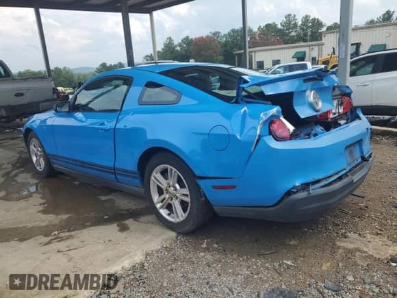 2010 Ford Mustang V6 z VIN 1ZVBP8AN8A5130882, wystawiony jako Copart lot #66067145 z przebiegiem 153 046 mil mil oraz Szkoda całkowita • Salvage title. Historia ofert i sprzedaży dostępna na DreamBid. Obrazek 2.