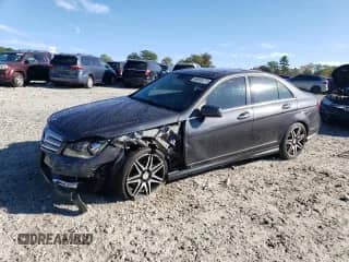 2013 Mercedes-Benz C 250 Sport с VIN WDDGF4HB4DR267711, выставлен на аукционе Copart как лот 80859375 с пробегом 69 864 миль миль и Чистый • Clean title. История ставок и продаж доступна на DreamBid. Изображение 1.