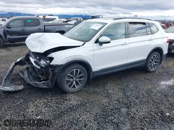 2020 Volkswagen Tiguan SE z VIN 3VV2B7AX6LM015001, wystawiony jako IAAI lot #41788834 z przebiegiem 37 514 mil mil oraz . Historia ofert i sprzedaży dostępna na DreamBid. Obrazek 17.