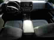 2020 Chevrolet Colorado 2WD Work Truck z VIN 1GCGSBEN9L1250411, wystawiony jako Copart lot #83841335 z przebiegiem 114 807 mil mil oraz Szkoda całkowita • Salvage title. Historia ofert i sprzedaży dostępna na DreamBid. Obrazek 8.