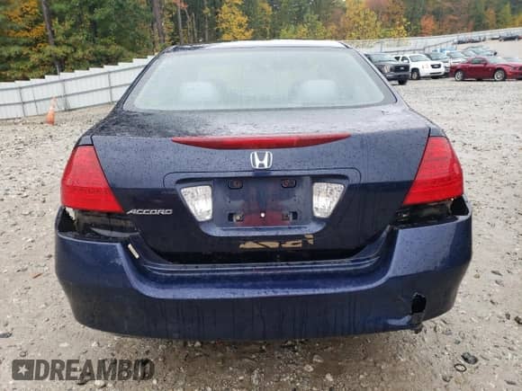 2007 Honda Accord LX z VIN 1HGCM56497A175944, wystawiony jako Copart lot #85815715 z przebiegiem 111 712 mil mil oraz Czysty tytuł • Clean title. Historia ofert i sprzedaży dostępna na DreamBid. Obrazek 6.