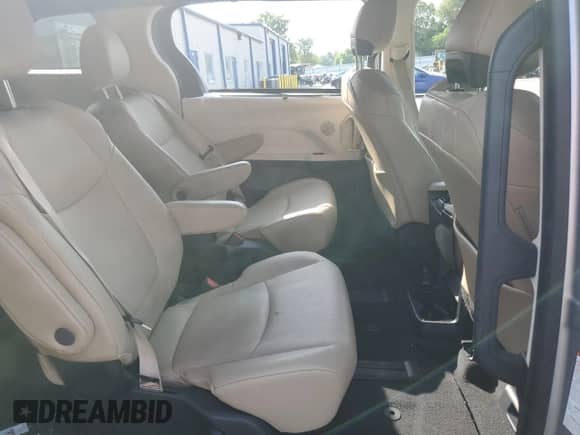 2023 Toyota Sienna XLE z VIN 5TDJRKEC4PS162715, wystawiony jako Copart lot #65685735 z przebiegiem 40 860 mil mil oraz Szkoda całkowita • Salvage title. Historia ofert i sprzedaży dostępna na DreamBid. Obrazek 11.