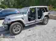 2021 Jeep Wrangler Unlimited Sahara Altitude z VIN 1C4HJXEN3MW691220, wystawiony jako Copart lot #56334695 z przebiegiem 46 589 mil mil oraz Szkoda całkowita • Salvage title. Historia ofert i sprzedaży dostępna na DreamBid. Obrazek 1.