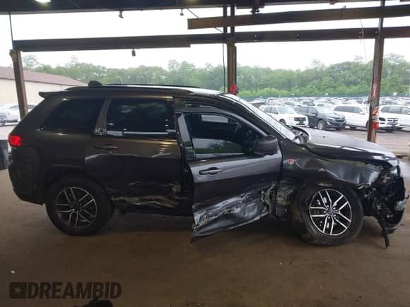 2020 Jeep Grand Cherokee Trailhawk with VIN 1C4RJFLG3LC218632, listed as a IAAI auction lot 42505378 with 54,198 mi miles and . Bid and sale history available at DreamBid. Image 13.