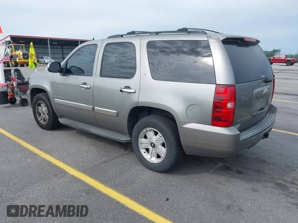 2009 Chevrolet Tahoe 2LT with VIN 1GNEC23379R171830, listed as a IAAI auction lot 42301426 with 254,065 mi miles and . Bid and sale history available at DreamBid. Image 3.