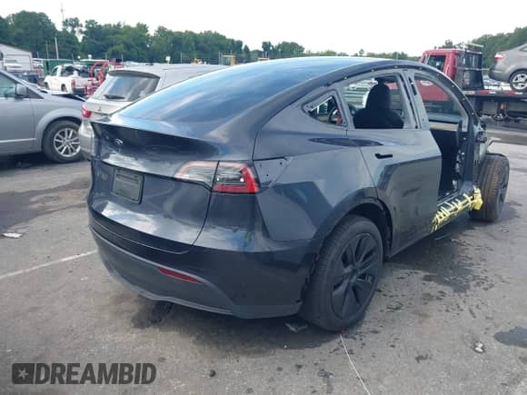2024 Tesla Model Y с VIN 7SAYGDED2RA317178, выставлен на аукционе IAAI как лот 42960435 с пробегом 9 050 миль миль и . История ставок и продаж доступна на DreamBid. Изображение 4.