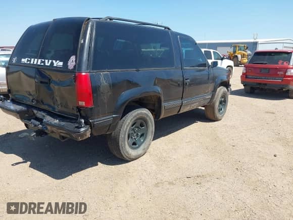 1999 Chevrolet Tahoe с VIN 3GNEK18R8XG122286, выставлен на аукционе IAAI как лот 42671527 с пробегом 175 394 миль миль и . История ставок и продаж доступна на DreamBid. Изображение 4.