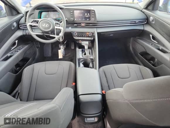 2025 Hyundai Elantra Blue z VIN KMHLM4DJ5SU154285, wystawiony jako Copart lot #69376975 z przebiegiem 3 646 mil mil oraz Szkoda całkowita • Salvage title. Historia ofert i sprzedaży dostępna na DreamBid. Obrazek 8.