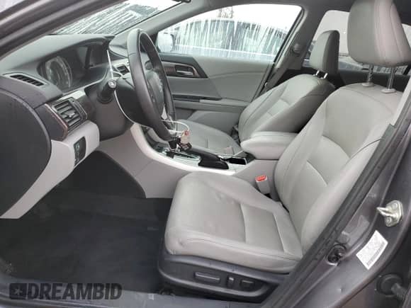 2016 Honda Accord Touring с VIN 1HGCR3F97GA030452, выставлен на аукционе Copart как лот 82491995 с пробегом 30 807 миль миль и Списание • Salvage title. История ставок и продаж доступна на DreamBid. Изображение 7.