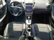 2015 Chevrolet Trax LT z VIN KL7CJLSB5FB095434, wystawiony jako Copart lot #68701045 z przebiegiem 80 928 mil mil oraz Szkoda całkowita • Salvage title. Historia ofert i sprzedaży dostępna na DreamBid. Obrazek 8.