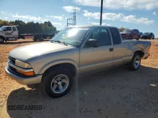 2001 Chevrolet S-10 LS with VIN 1GCCS19W81K141960, listed as a Copart auction lot 87395455 with 254,364 mi miles and Salvage title. Bid and sale history available at DreamBid. Image 1.