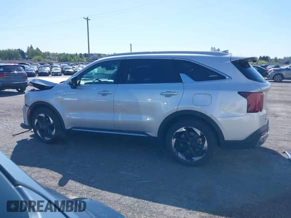 2025 Kia Sorento SX Prestige with VIN KNDRKDJGXS5306648, listed as a IAAI auction lot 42043229 with 11,041 mi miles and . Bid and sale history available at DreamBid. Image 14.