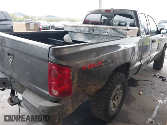 2007 Dodge Dakota SLT with VIN 1D7HW42K37S180165, listed as a IAAI auction lot 41946593 with 389,607 mi miles and . Bid and sale history available at DreamBid. Image 12.