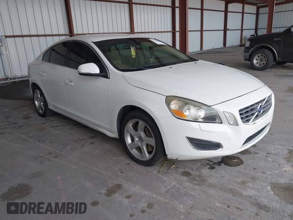2012 Volvo S60 T5 с VIN YV1622FS5C2090077, выставлен на аукционе IAAI как лот 43040840 с пробегом 260 494 миль миль и . История ставок и продаж доступна на DreamBid. Изображение 1.
