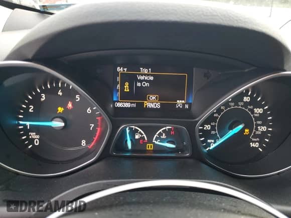 2018 Ford Escape SE z VIN 1FMCU9GD9JUA27475, wystawiony jako Copart lot #82301455 z przebiegiem 66 389 mil mil oraz Szkoda całkowita • Salvage title. Historia ofert i sprzedaży dostępna na DreamBid. Obrazek 9.