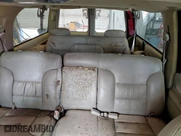 1999 Chevrolet Suburban с VIN 3GNEC16R5XG116087, выставлен на аукционе Copart как лот 65594355 с пробегом 256 091 миль миль и Списание • Salvage title. История ставок и продаж доступна на DreamBid. Изображение 10.