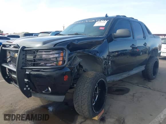 2011 Chevrolet Avalanche LT with VIN 3GNMCFE05BG140362, listed as a IAAI auction lot 41693220 with 162,800 mi miles and . Bid and sale history available at DreamBid. Image 6.