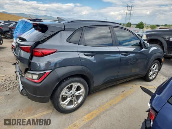 2023 Hyundai Kona SEL z VIN KM8K62AB6PU049284, wystawiony jako Copart lot #69823835 z przebiegiem 31 929 mil mil oraz Szkoda całkowita • Salvage title. Historia ofert i sprzedaży dostępna na DreamBid. Obrazek 3.